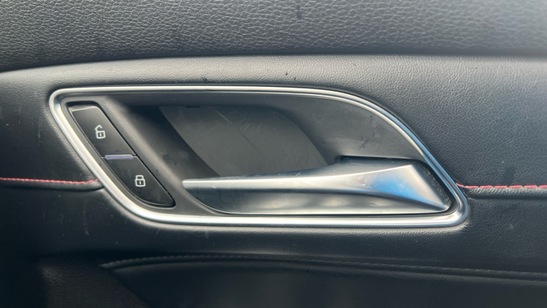 MG Hs 1.5 T-GDI Excite 5dr DCT Petrol Hatchback